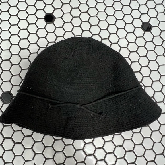 Liz Claiborne hat - Picture 2 of 6